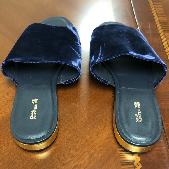 DVF Velvet Navy & Gold Slides - Picture 3 of 4